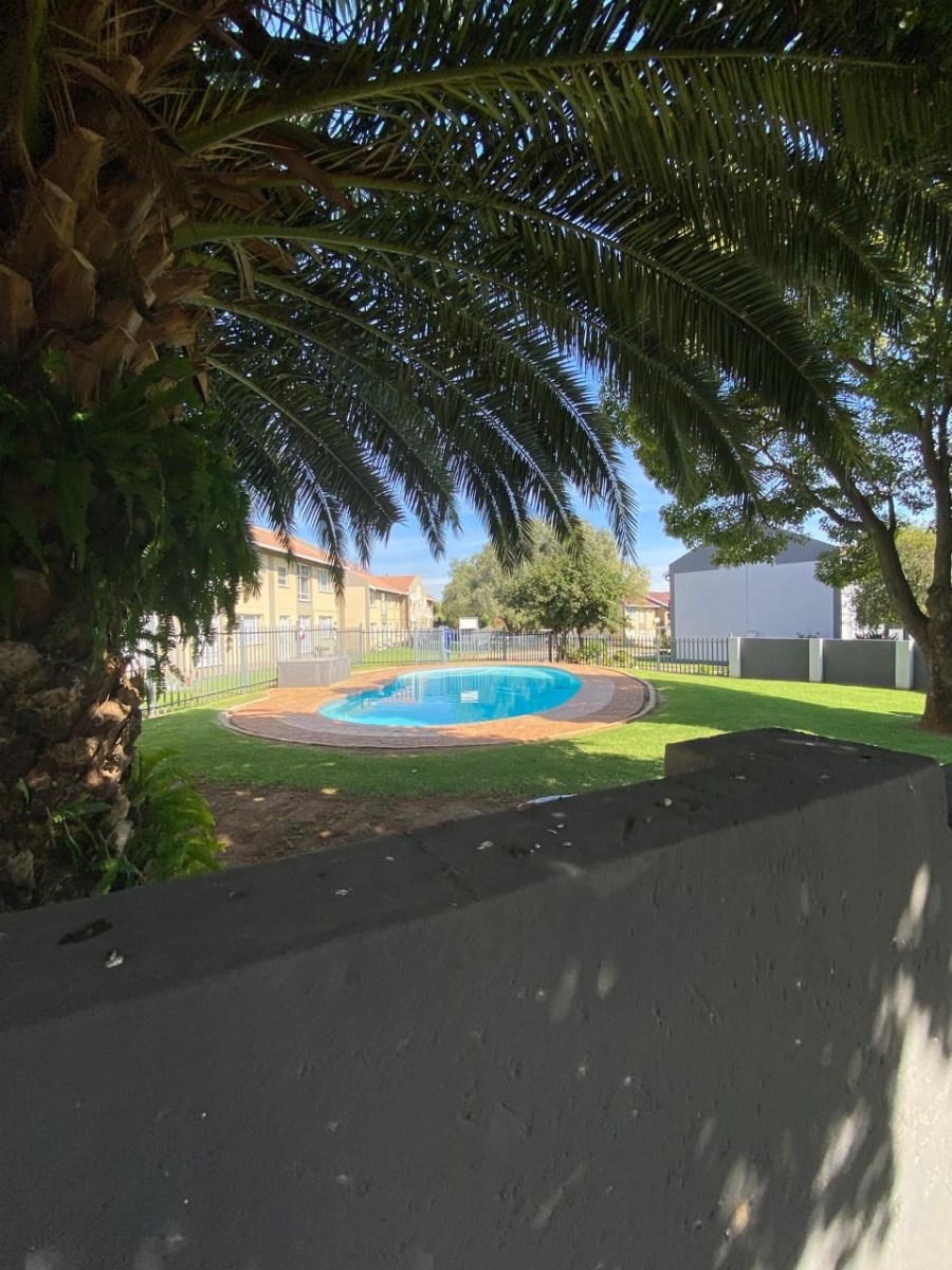 2 Bedroom Property for Sale in Verwoerdpark Gauteng
