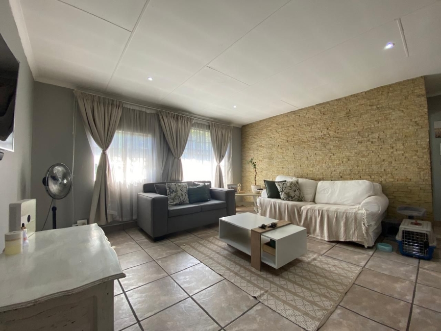 2 Bedroom Property for Sale in Verwoerdpark Gauteng