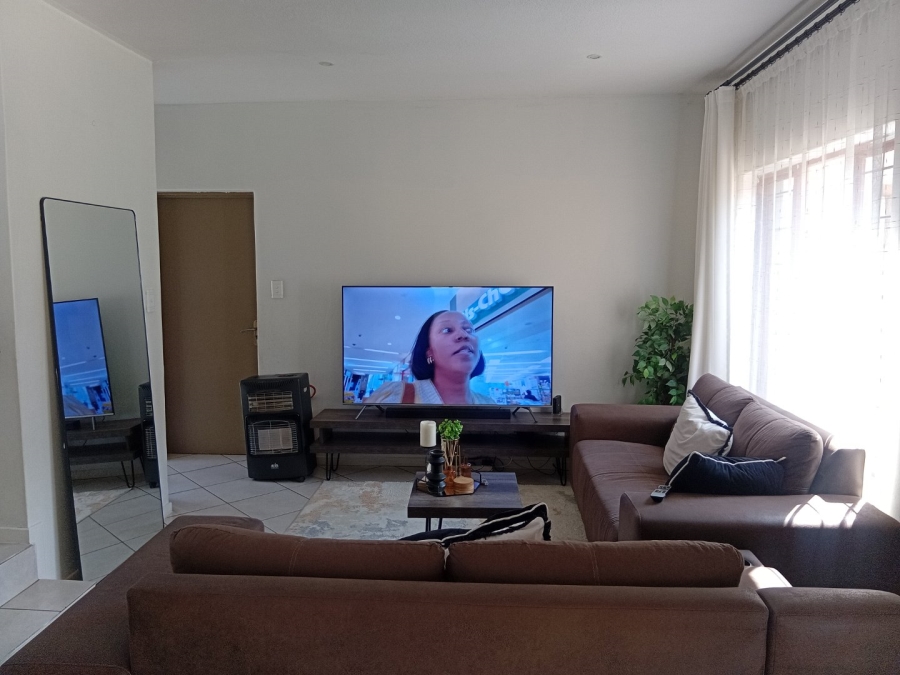 3 Bedroom Property for Sale in Bonaero Park Gauteng