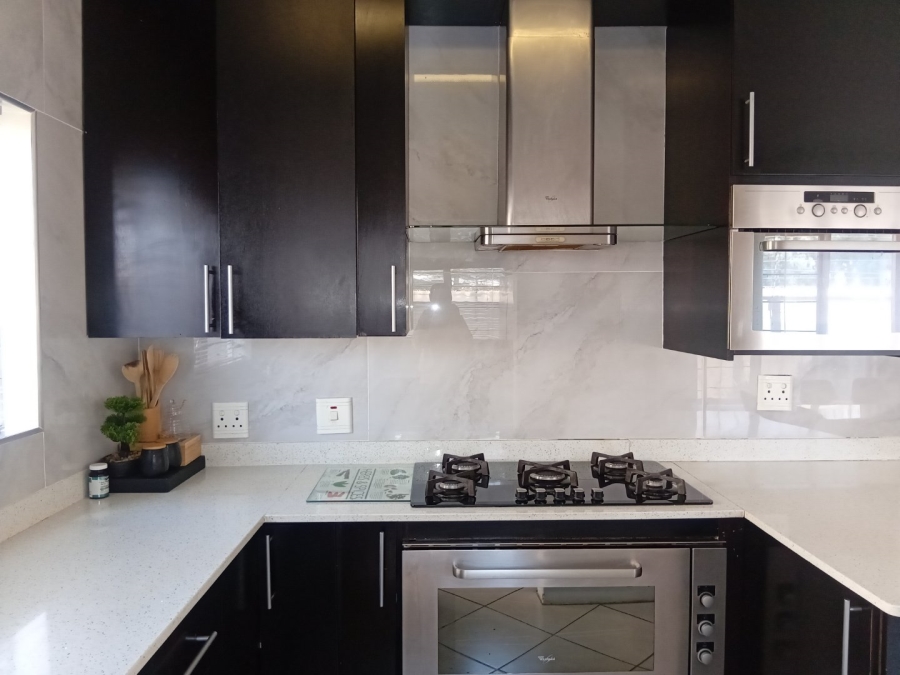 3 Bedroom Property for Sale in Bonaero Park Gauteng