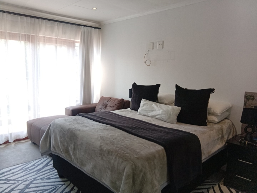 3 Bedroom Property for Sale in Bonaero Park Gauteng