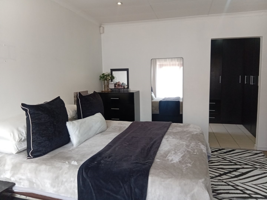 3 Bedroom Property for Sale in Bonaero Park Gauteng