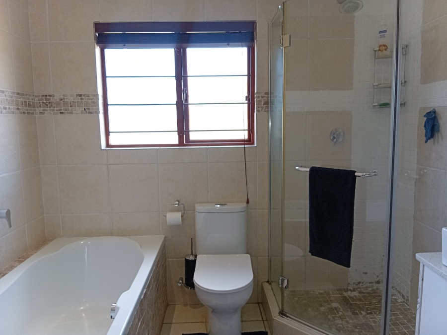 3 Bedroom Property for Sale in Bonaero Park Gauteng