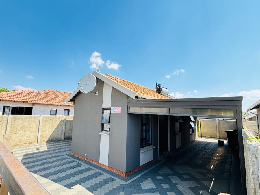  Bedroom Property for Sale in Palm Ridge Gauteng