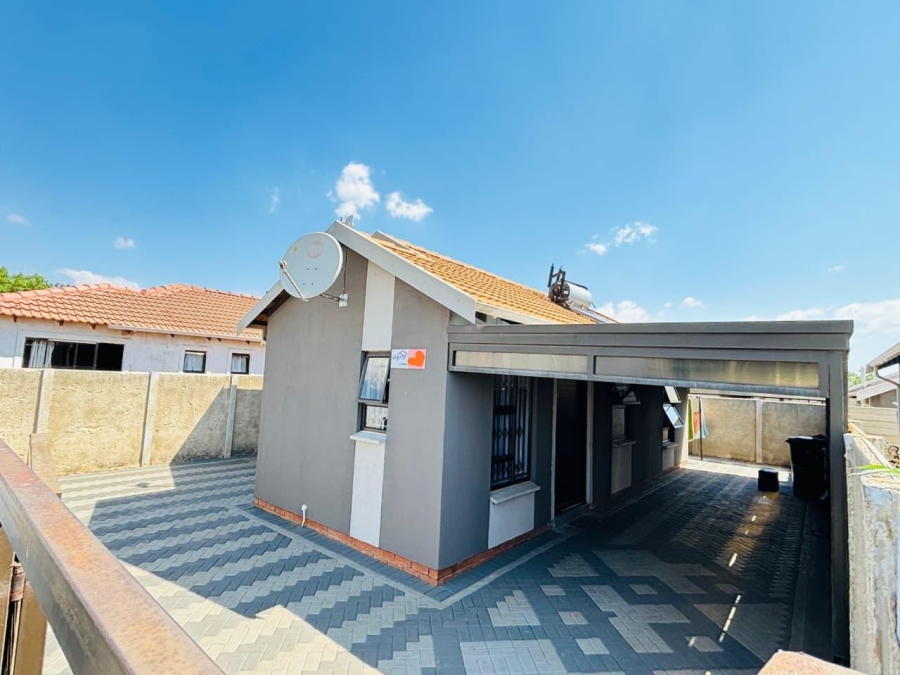  Bedroom Property for Sale in Palm Ridge Gauteng