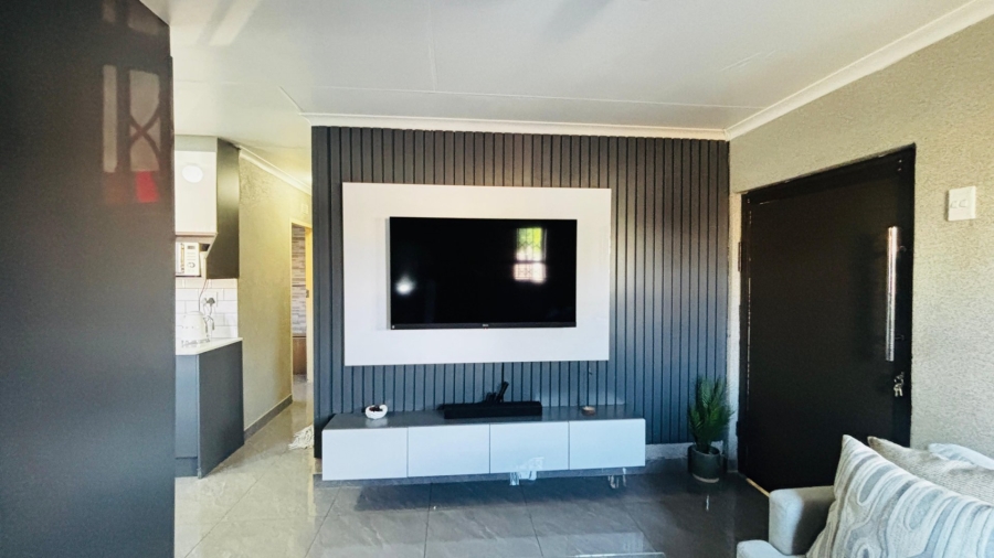  Bedroom Property for Sale in Palm Ridge Gauteng