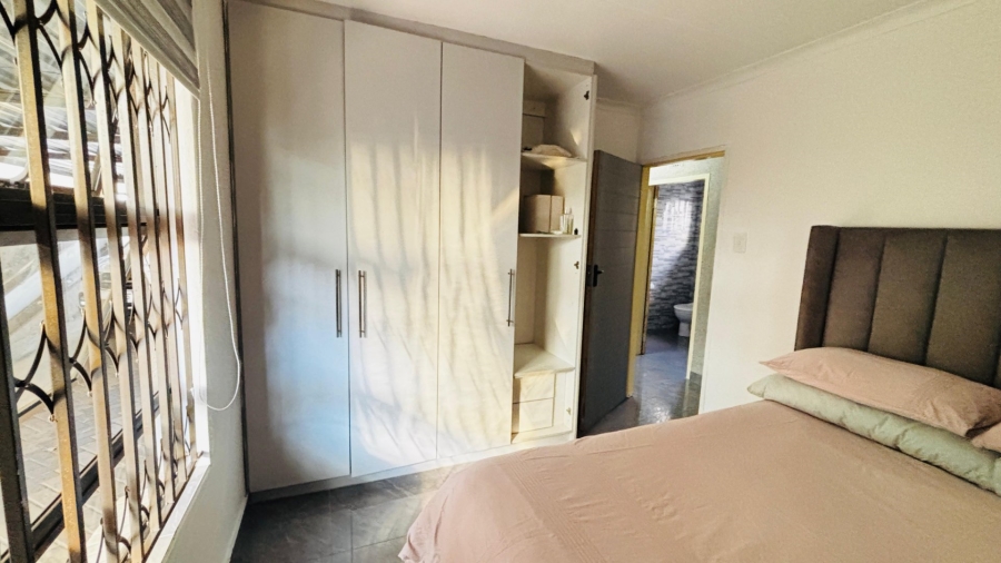  Bedroom Property for Sale in Palm Ridge Gauteng