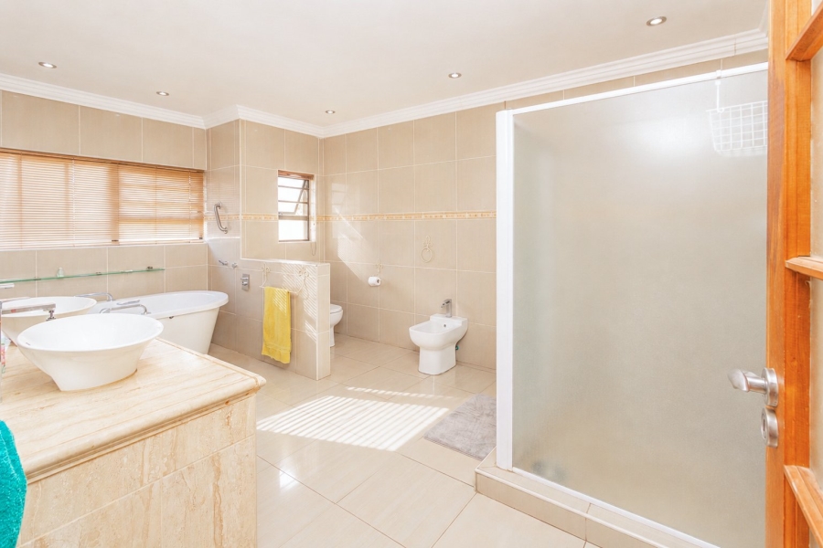 4 Bedroom Property for Sale in Blue Hills AH Gauteng