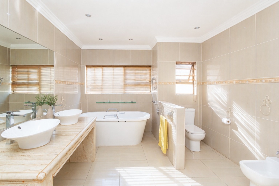 4 Bedroom Property for Sale in Blue Hills AH Gauteng