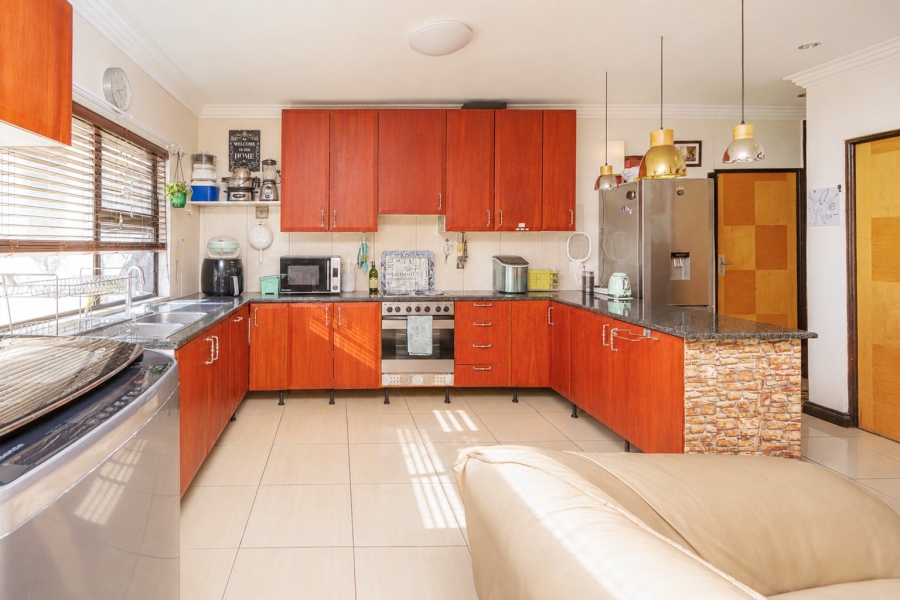 4 Bedroom Property for Sale in Blue Hills AH Gauteng