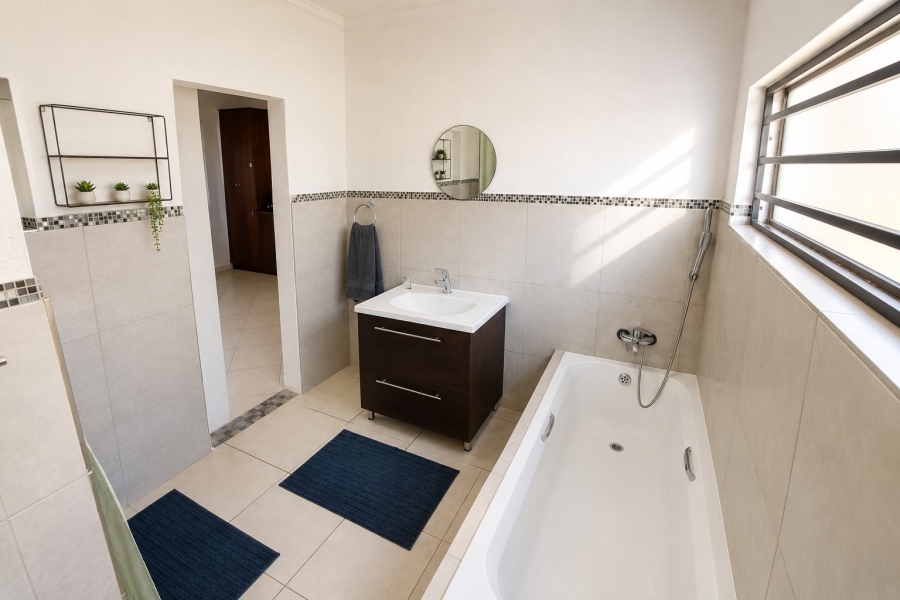 4 Bedroom Property for Sale in Blue Hills AH Gauteng
