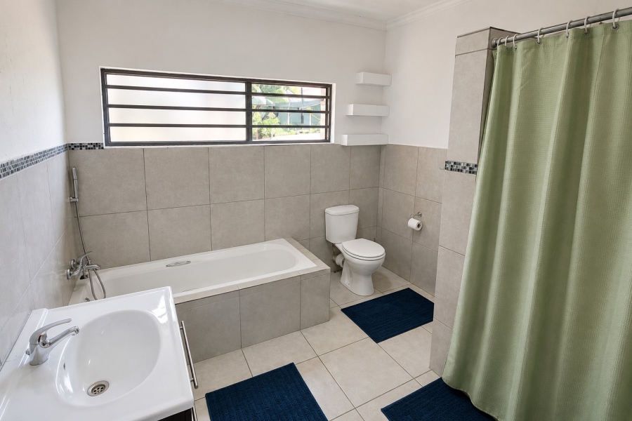 4 Bedroom Property for Sale in Blue Hills AH Gauteng