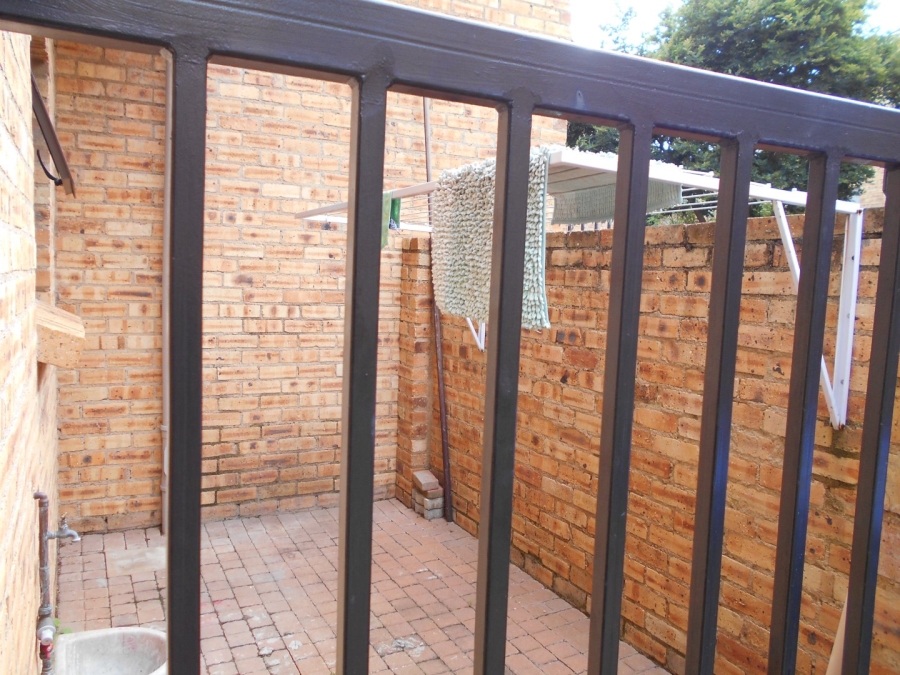 To Let 2 Bedroom Property for Rent in Amberfield Gauteng