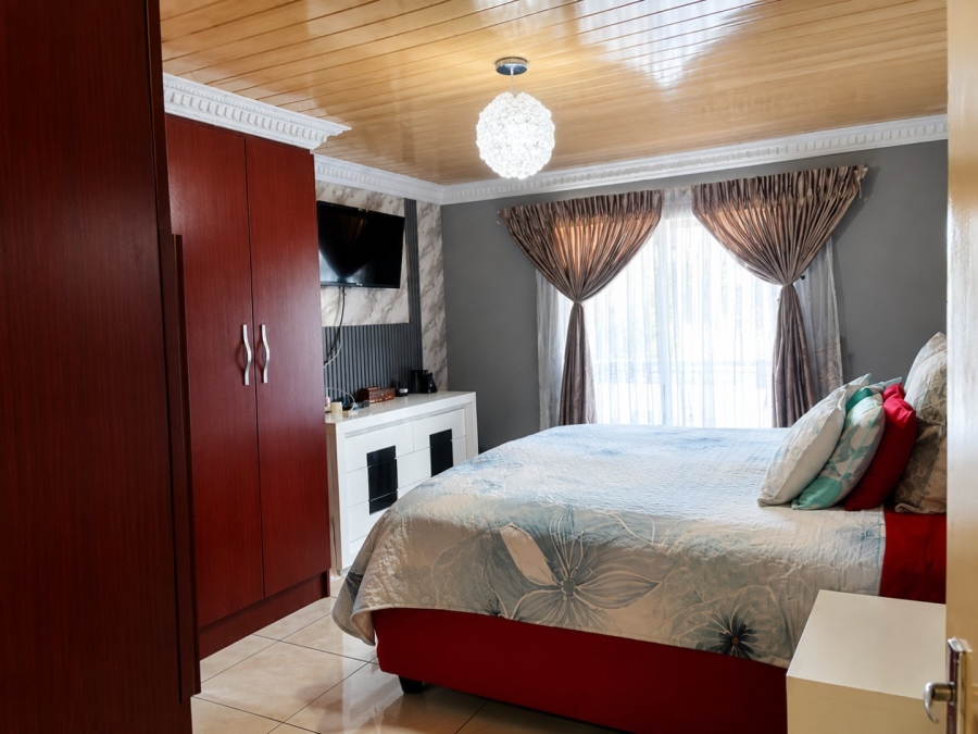 3 Bedroom Property for Sale in Windmill Park Gauteng
