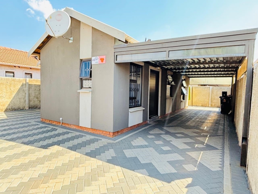 3 Bedroom Property for Sale in Sky City Gauteng
