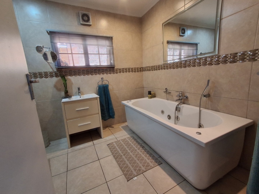 Commercial Property for Sale in Roodekrans Gauteng