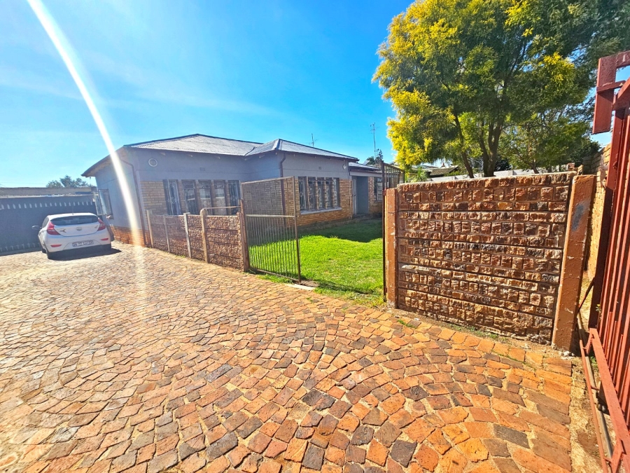 3 Bedroom Property for Sale in Strubenvale Gauteng
