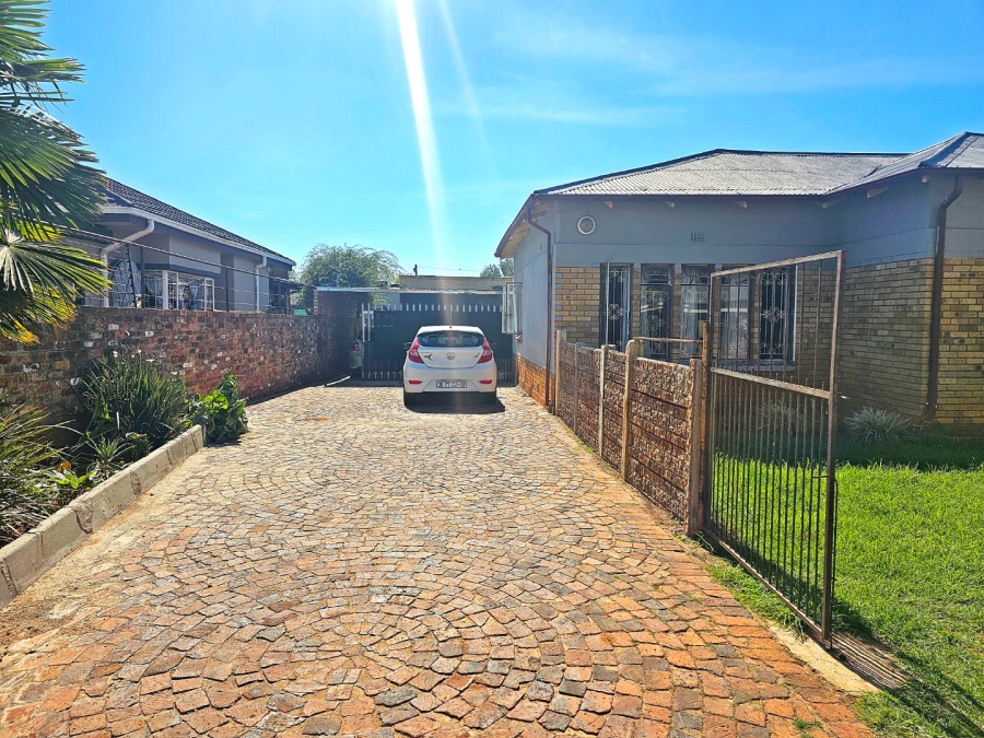 3 Bedroom Property for Sale in Strubenvale Gauteng
