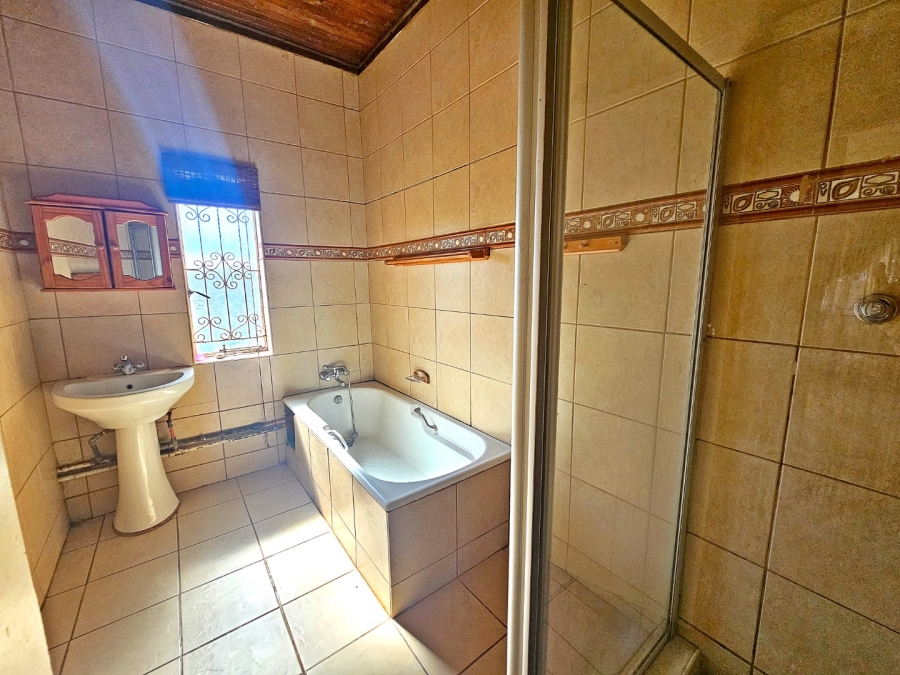 3 Bedroom Property for Sale in Strubenvale Gauteng