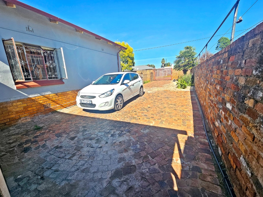 3 Bedroom Property for Sale in Strubenvale Gauteng