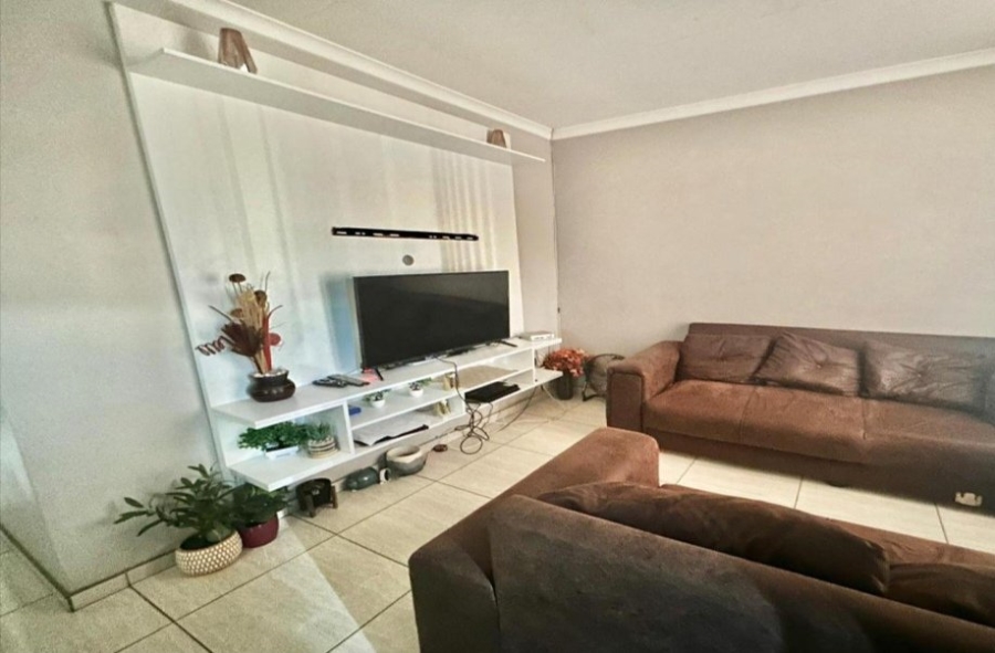3 Bedroom Property for Sale in Clayville Gauteng
