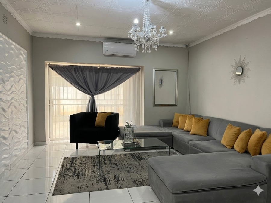 3 Bedroom Property for Sale in Jan Niemand Park Gauteng