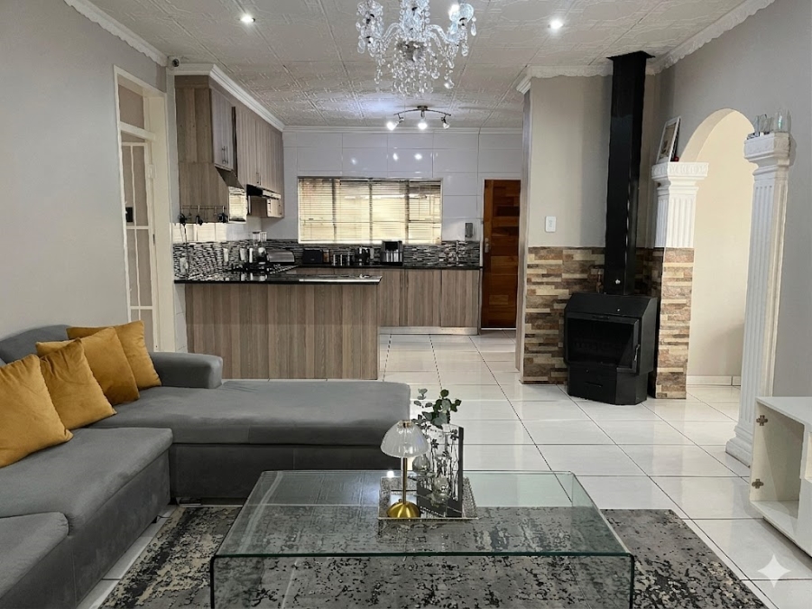 3 Bedroom Property for Sale in Jan Niemand Park Gauteng