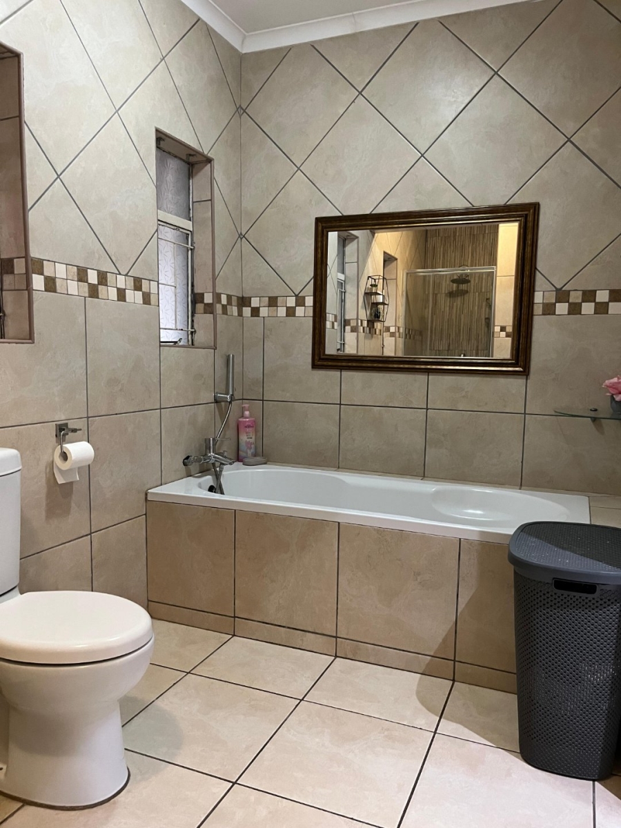3 Bedroom Property for Sale in Jan Niemand Park Gauteng