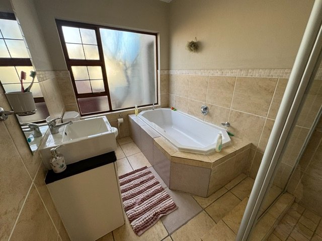 3 Bedroom Property for Sale in Glen Marais Gauteng
