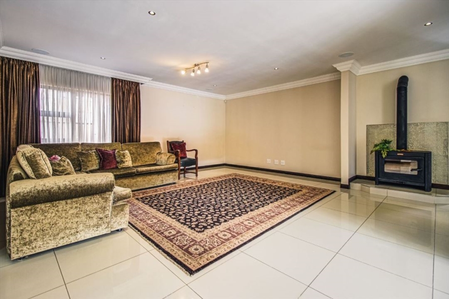 3 Bedroom Property for Sale in Glen Eagle Estate Gauteng