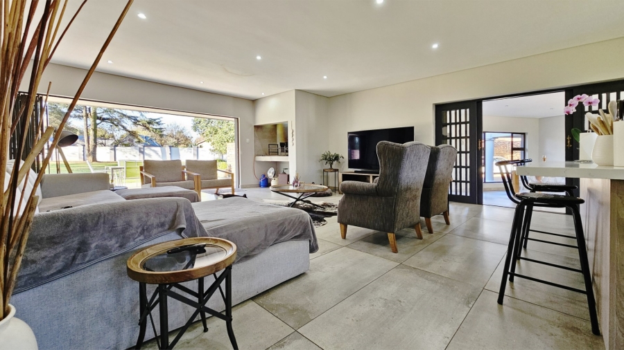 5 Bedroom Property for Sale in Three Rivers Gauteng