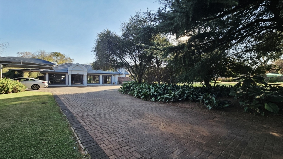 5 Bedroom Property for Sale in Three Rivers Gauteng