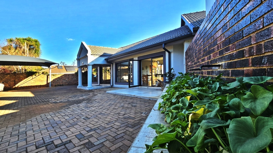 5 Bedroom Property for Sale in Three Rivers Gauteng