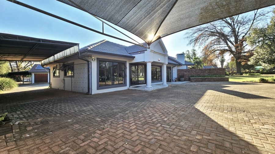 5 Bedroom Property for Sale in Three Rivers Gauteng