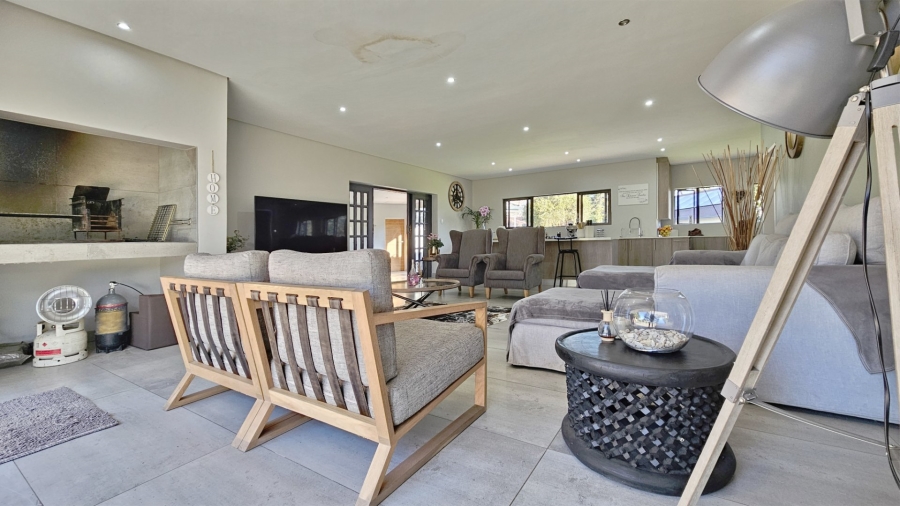 5 Bedroom Property for Sale in Three Rivers Gauteng