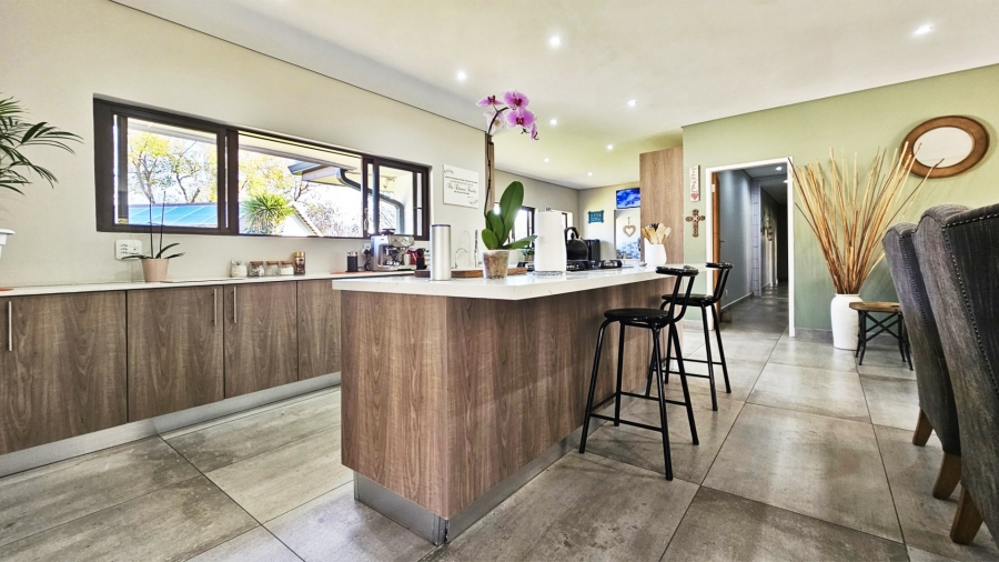 5 Bedroom Property for Sale in Three Rivers Gauteng