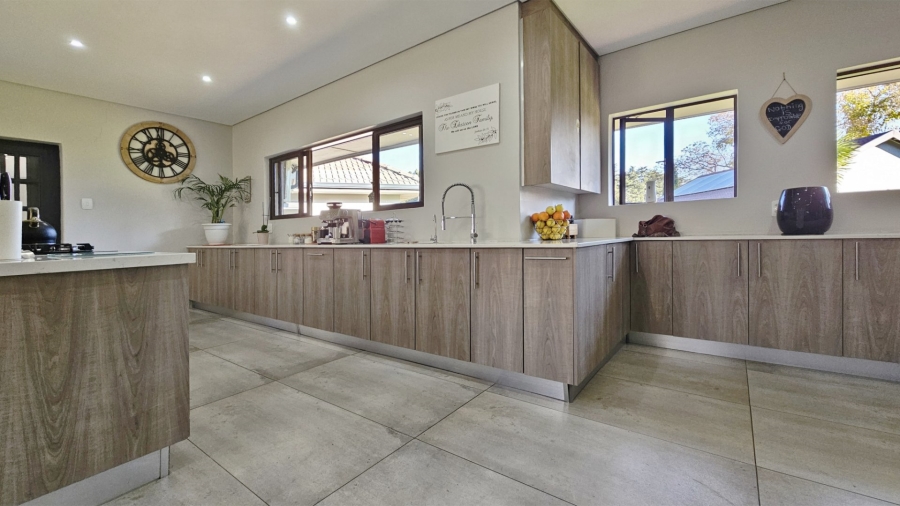 5 Bedroom Property for Sale in Three Rivers Gauteng