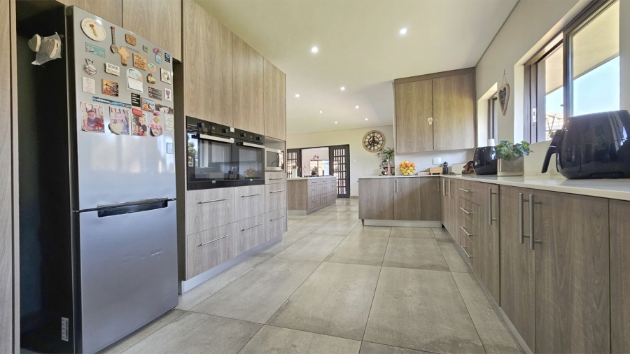 5 Bedroom Property for Sale in Three Rivers Gauteng