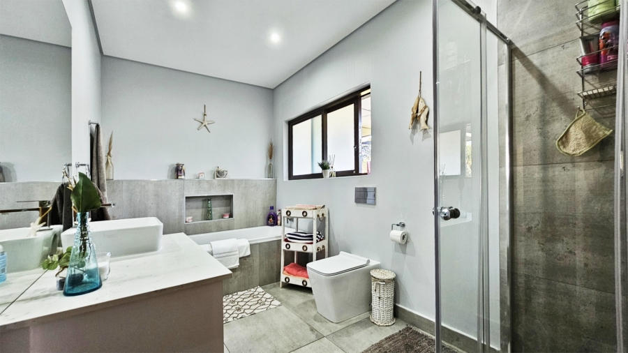 5 Bedroom Property for Sale in Three Rivers Gauteng