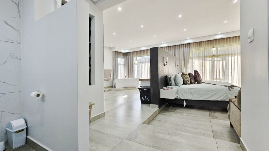5 Bedroom Property for Sale in Three Rivers Gauteng