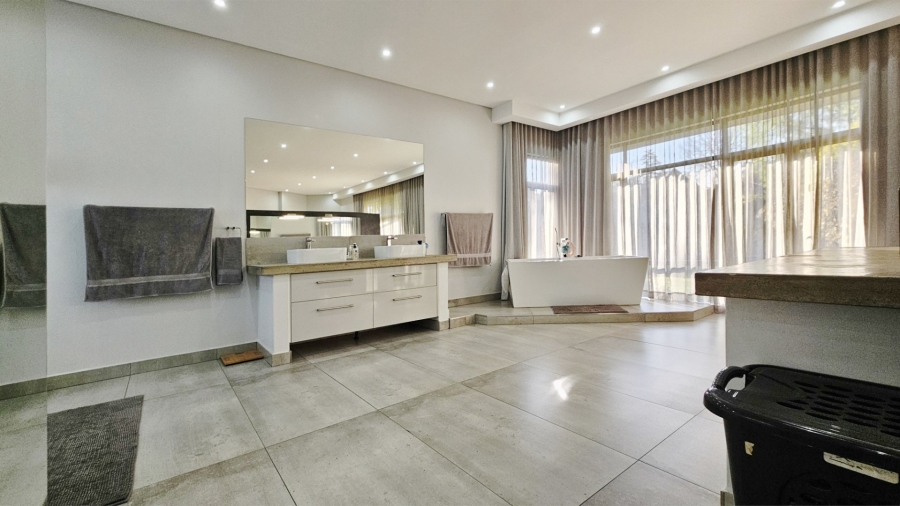 5 Bedroom Property for Sale in Three Rivers Gauteng