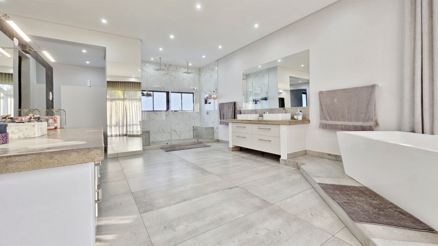 5 Bedroom Property for Sale in Three Rivers Gauteng