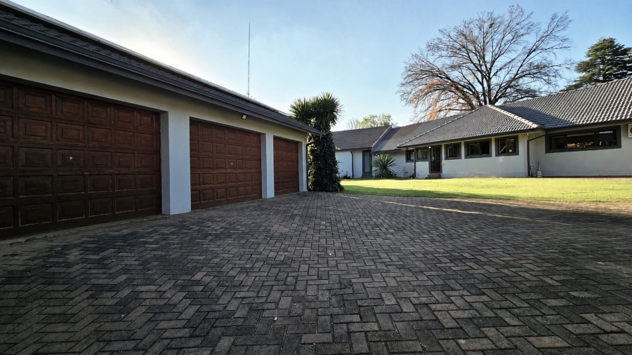 5 Bedroom Property for Sale in Three Rivers Gauteng