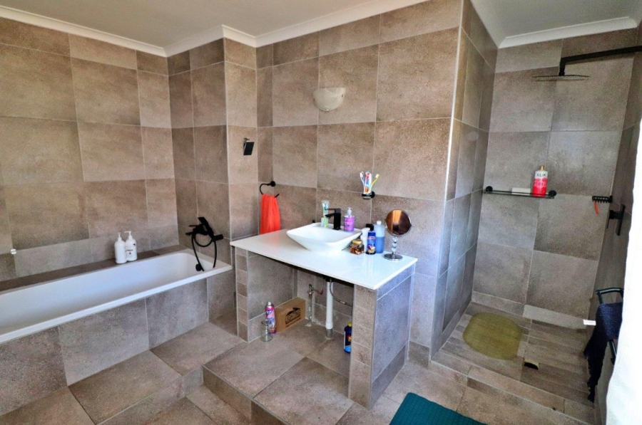 4 Bedroom Property for Sale in Fishers Hill Gauteng