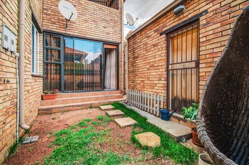 2 Bedroom Property for Sale in Glen Marais Gauteng