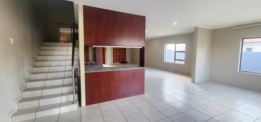 To Let 4 Bedroom Property for Rent in Stone Ridge Gauteng