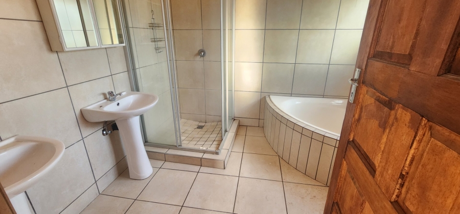 To Let 4 Bedroom Property for Rent in Stone Ridge Gauteng