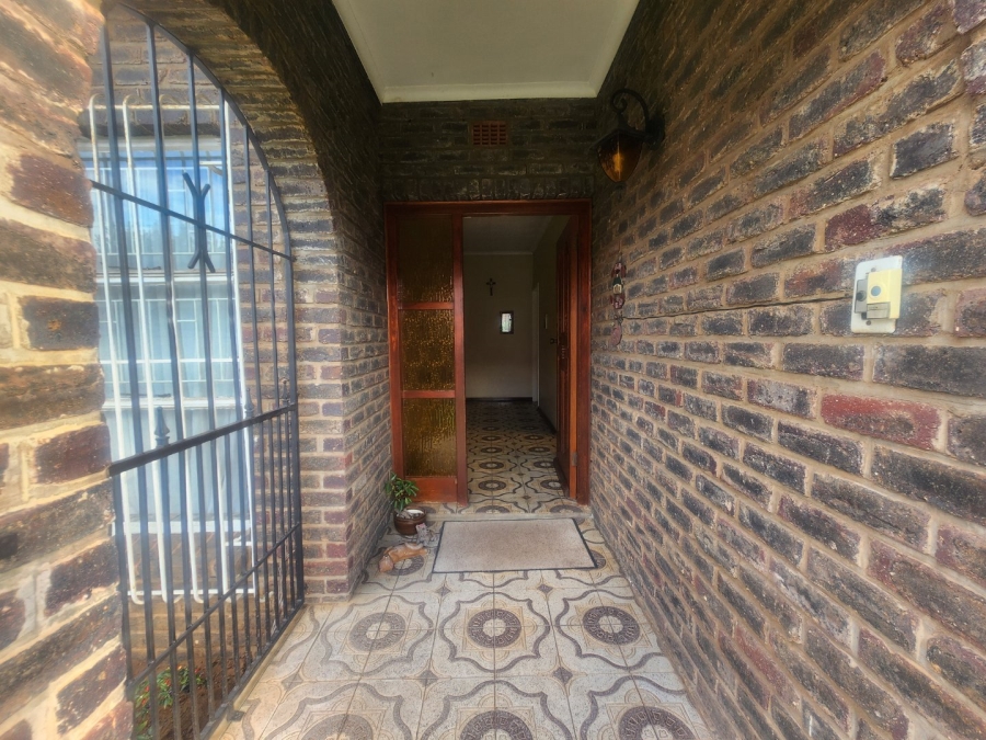 4 Bedroom Property for Sale in Petersfield Gauteng