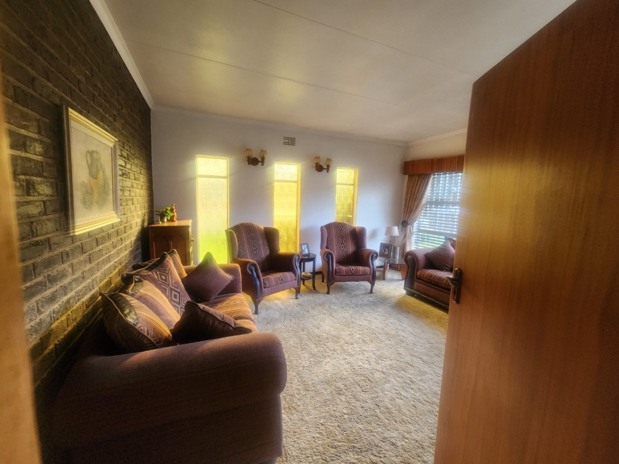 4 Bedroom Property for Sale in Petersfield Gauteng