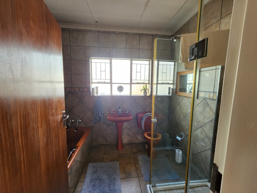 4 Bedroom Property for Sale in Petersfield Gauteng